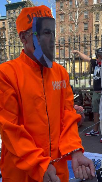 Hondureños protestan afuera de la corte en NY durante audiencia de JOH