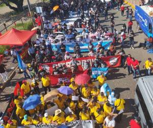 Decenas de trabajadores se manifestaron para exigir mejores oportunidades laborales en el marco del Día Internacional del Trabajo.