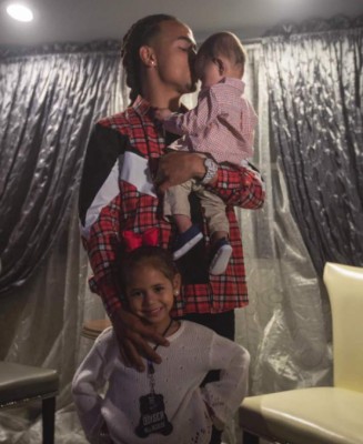 Ozuna pide perdón por golpear con un micrófono a supuesto hondureño