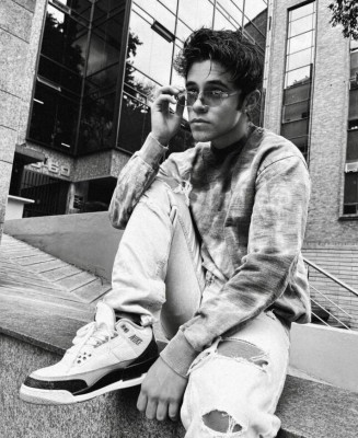 ¿Quién es Álex Hoyer, el cantante con el que cacharon a Danna Paola?