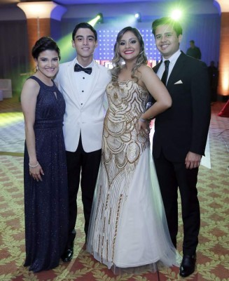 Festividad amena vivieron graduados del Liceo Franco Hondureño