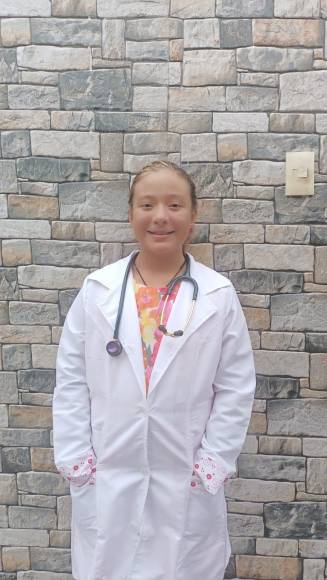 Coeficiente similar al de Einstein, nadadora y habla 5 idiomas: Así es Michelle Arellano, la niña genio de México