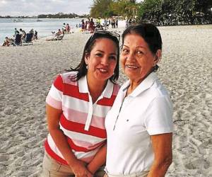 La profesional vino a celebrarle el cumpleaños a su mamá. El festejo fue tres días antes de que las mataran.
