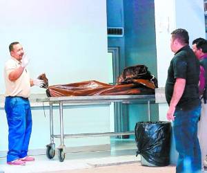 El joven Carlos Daniel Gallegos Reconco, de 18 años, fue acribillado dentro de su vehículo en el momento que llegaba a su hogar.