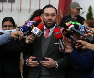 El Consejo Nacional Electoral entregó este martes la credencial de diputado a Jorge Cálix.