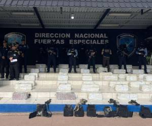 El cargamento de supuesta cocaína decomisado en El Progreso, Yoro, permanece bajo custodia de las autoridades policiales mientras continúa el procedimiento correspondiente.