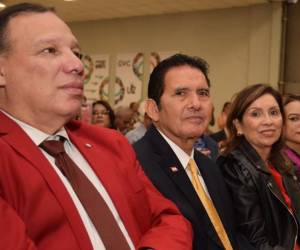 Eliseo Castro, junto a otros líderes del Partido Liberal, participaron en la firma del convenio presidencial por el respeto al voto.