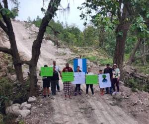 Un grupo de pobladores de la aldea El Horno se manifestó para expresar su preocupación por las actividades forestales que se desarrollan en la zona.