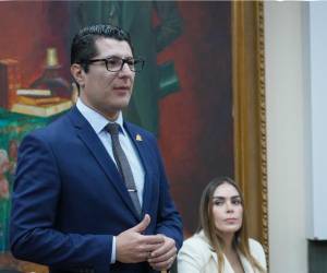El diputado Francis Contreras denunció amenazas de muerte tras impulsar una reforma que plantea redistribuir las facultades administrativas dentro de la Corte Suprema de Justicia.