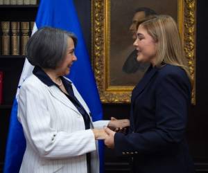 La canciller Mireya Agüero juramentó a Ana Paola Hall como embajadora de Honduras ante el Reino de España.