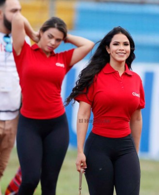 FOTOS: Hermosas chicas presentes en el Olímpico para apoyar a la H ante Chile