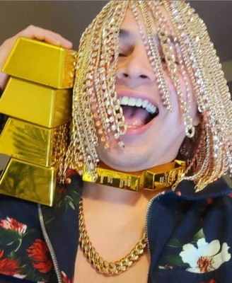Dan Sur, influencer que asegura que se incrustó cadenas de oro en el cuero cabelludo