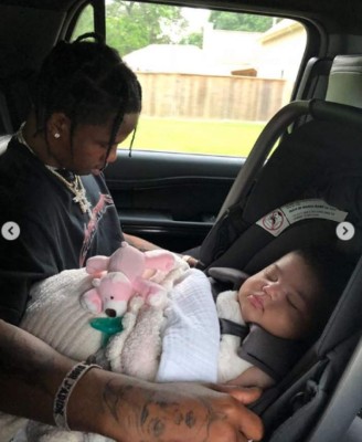 Kylie Jenner y Travis Scott comparten fotos de álbum familiar nunca antes vistas