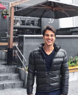 Gabriel Prado, el guapo doctor brasileño que enamora a sus fans con su atractivo