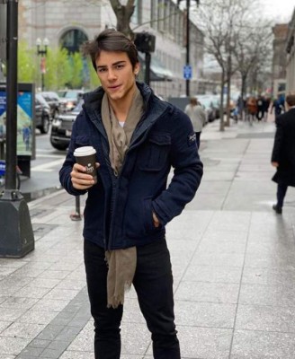 Gabriel Prado, el guapo doctor brasileño que enamora a sus fans con su atractivo