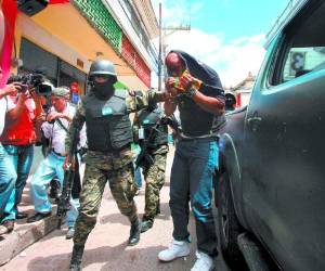 Carlos Luis Rubino Haylett fue detenido durante un allanamiento, portando una tarjeta de identidad hondureña que obtuvo, según él, pagando tres mil dólares.