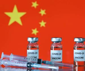 CoronaVac forma parte de las vacunas más avanzadas en el mundo, muy cerca del gigante farmacéutico estadounidense Pfizer. Foto: AFP