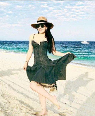 VIDEO: Maribel Guardia presume su cuerpo en bikini entre las olas