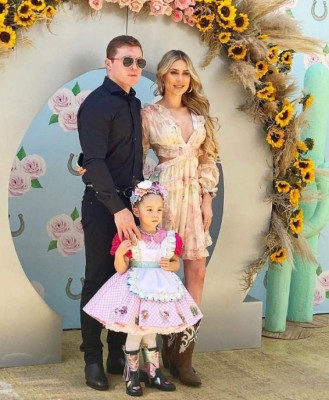 Viajes, ropa de marca y autos: los lujos de la novia de Canelo Álvarez