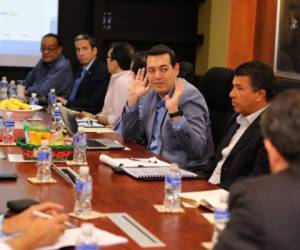 Los secretarios y subsecretarios de Estado discutieron ayer la hoja de ruta con el presidente de la República, Juan Orlando Hernández.