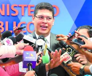 El coordinador de la Unidad de Apoyo Fiscal del MP, Roberto Ramírez Aldana, informó de la quinta acusación interpuesta por corrupción en el IHSS.