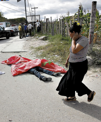 Joven muere al perder control de motocicleta