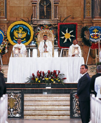 Presidente pide sabiduría a la Virgen para dirigir Honduras