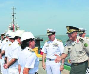 El jefe de las Fuerzas Armadas, Francisco Álvarez, supervisó el inicio de la obra.