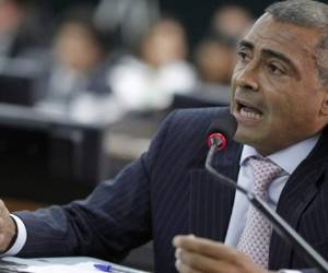 Romario, de 50 años, fue uno de los 21 legisladores que formaron parte de la comisión especial que analizó en la cámara alta el pedido de destitución contra la presidenta.