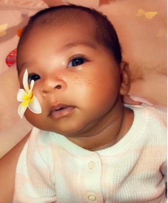VIDEO: Khloé Kardashian muestra por primera vez la cara de su hija True Thompson