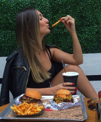 Conmoción por extraña muerte de joven estudiante tras caer de un ascensor (FOTOS)