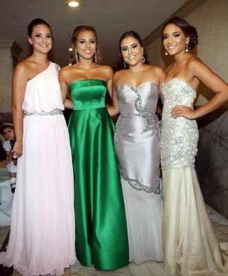 Glamour en la fiesta prom de la Americana