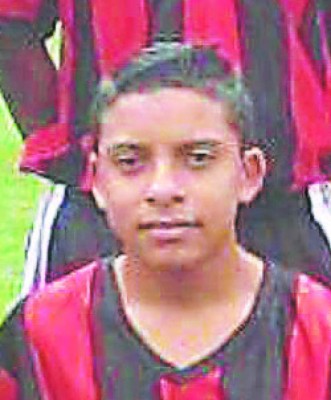'Me lo arrastró... mi muchachito no merecía morir así”