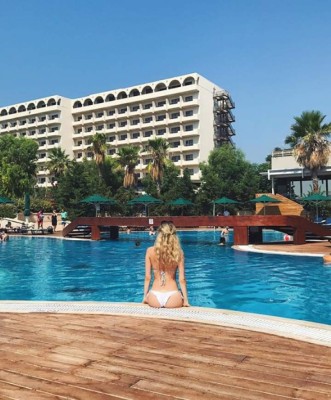 Natalie Ortega, la Miss España a quien Ángela Ponce entregó la corona