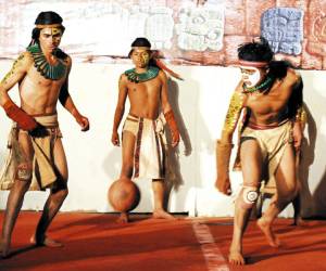 Honduras Maya Chorti and Guatemala´s Quirigua vie for the ball in Copan Ruinas, some 400 kms west of Tegucigalpa, on December 18, 2012. The ancient Mayan ball game is part of celebrations that will finish next December 21, when the current 5200-year cycle comes to an end and a new era begins in the Mayan calender. According to historians, the Mayan ball game was a form of ritual, where the loser was sacrificed. AFP PHOTO/Orlando SIERRA.