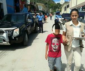 Un grupo de niños fue rescatado de las calles en la comunidad de Marcala, La Paz, por personal de Dinaf.