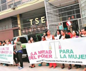 Las mujeres se han manifestado a favor de la paridad electoral para que se les concedan los mismo derechos políticos que a los hombres. (Foto: El Heraldo Honduras/ Noticias Honduras hoy)