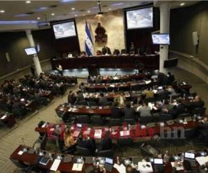 Diputados oficialistas aún no logran acuerdos a casi un mes.