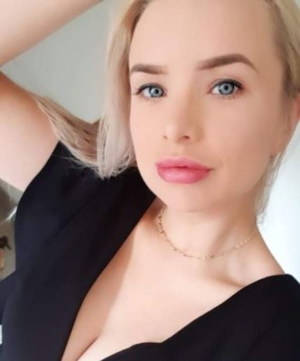 Así es Tara Gins, la exciclista rechazada por un equipo por su carrera de modelaje