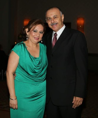 Esposos forman alianza de amor para siempre