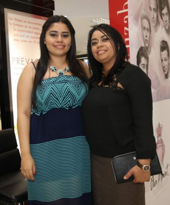 Aromático convivio en lanzamiento de fragancia