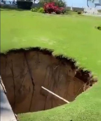 Socavones y pánico, los daños que deja hasta el momento el sismo de 7.7