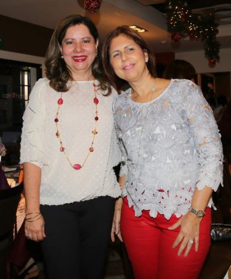 Alegre reunión prenupcial en honor de Dulce Chacón