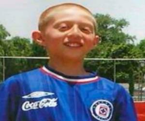 Ocaña era un gran fanático del fútbol y su mayor anhelo era jugar para La Máquina, con la que llegó a probarse algún tiempo.