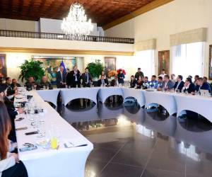 Placas inteligentes comenzarán a entregarse en noviembre y lectores móviles llegarán en octubre