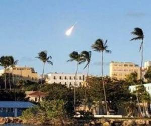 Una gran “bola de fuego” dejó sorprendidos a muchos habitantes de Puerto Rico. Foto cortesía maduradas.com