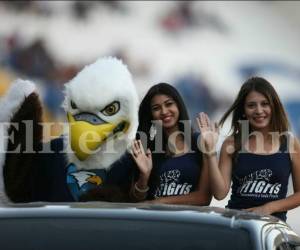 'Pecho', la mascota oficial de Motagua siempre es el más asediado en el estadio Nacional (Foto: El Heraldo Honduras / Deportes El Heraldo / Noticias de Honduras )