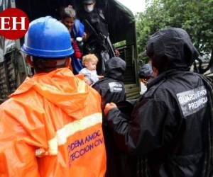 Decenas de familias capitalinas que residen en zonas de riesgo acataron el llamado obligatorio a evacuar ante el peligro por las lluvias y los vientos de la tormenta tropical Iota. Foto: Johny Magallanes | EL HERALDO.
