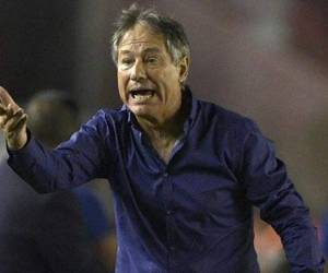 Holan explicó que su salida se debe “a situaciones extra deportivas que se interpusieron”. Foto: AFP