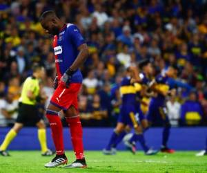 El equipo anunció que los sueldos que excedan el equivalente a 7.410 dólares mensuales se recortan en un 40%.